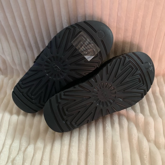 Black lamb UGG sandals.  Sz 8 - Picture 4 of 6